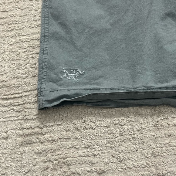 Arc’teryx Cotton Blend Shorts 9.5” - Picture 2 of 7